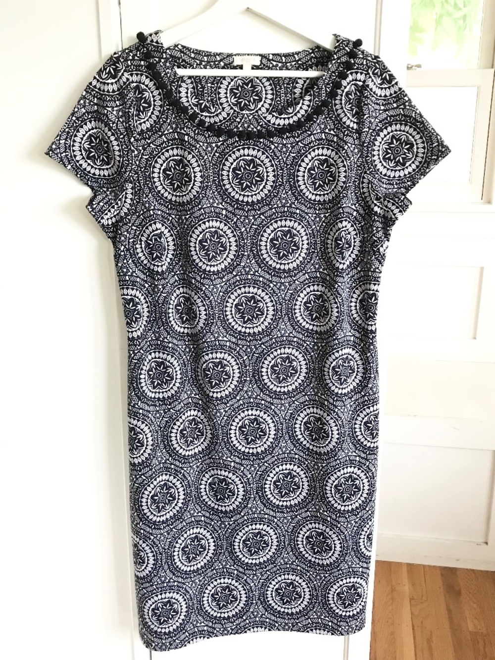TALBOTS Floral Medallion Pom Pom Neckline Black and White Women’s Size Large